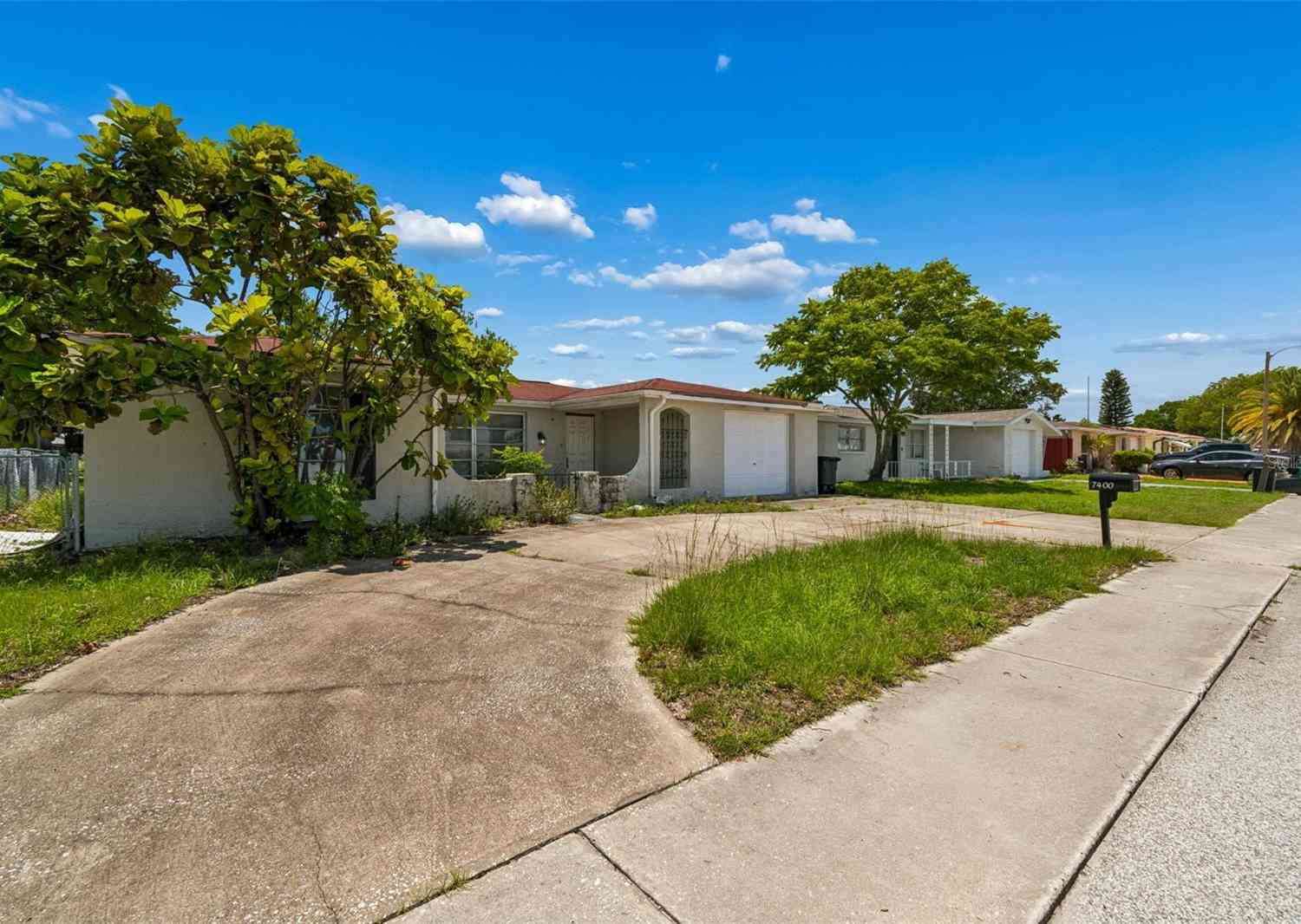 Homes For Sale - 7400 Westcott Drive<br/> PORT RICHEY, FL 34668