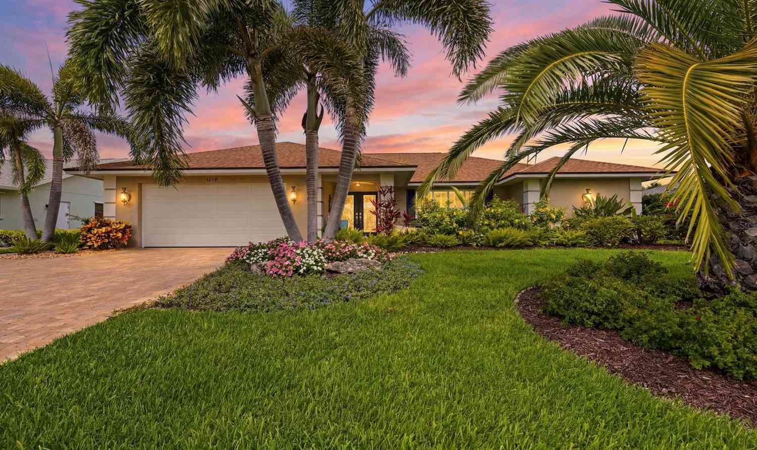 Homes For Sale - 1929 Pebble Beach Court<br/> VENICE, FL 34293