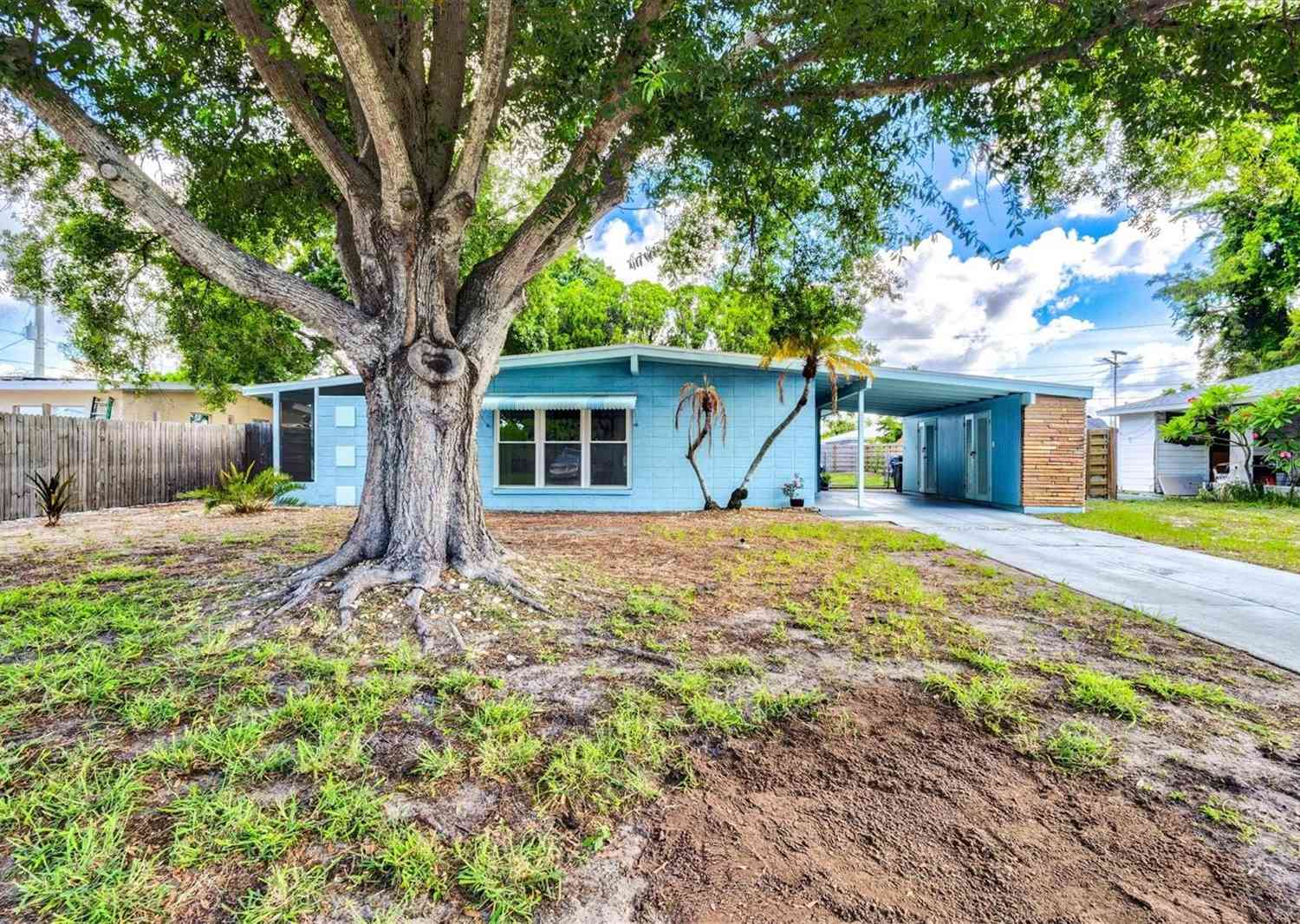 Homes For Sale - 2504 N Radcliffe Place<br/> BRADENTON, FL 34207