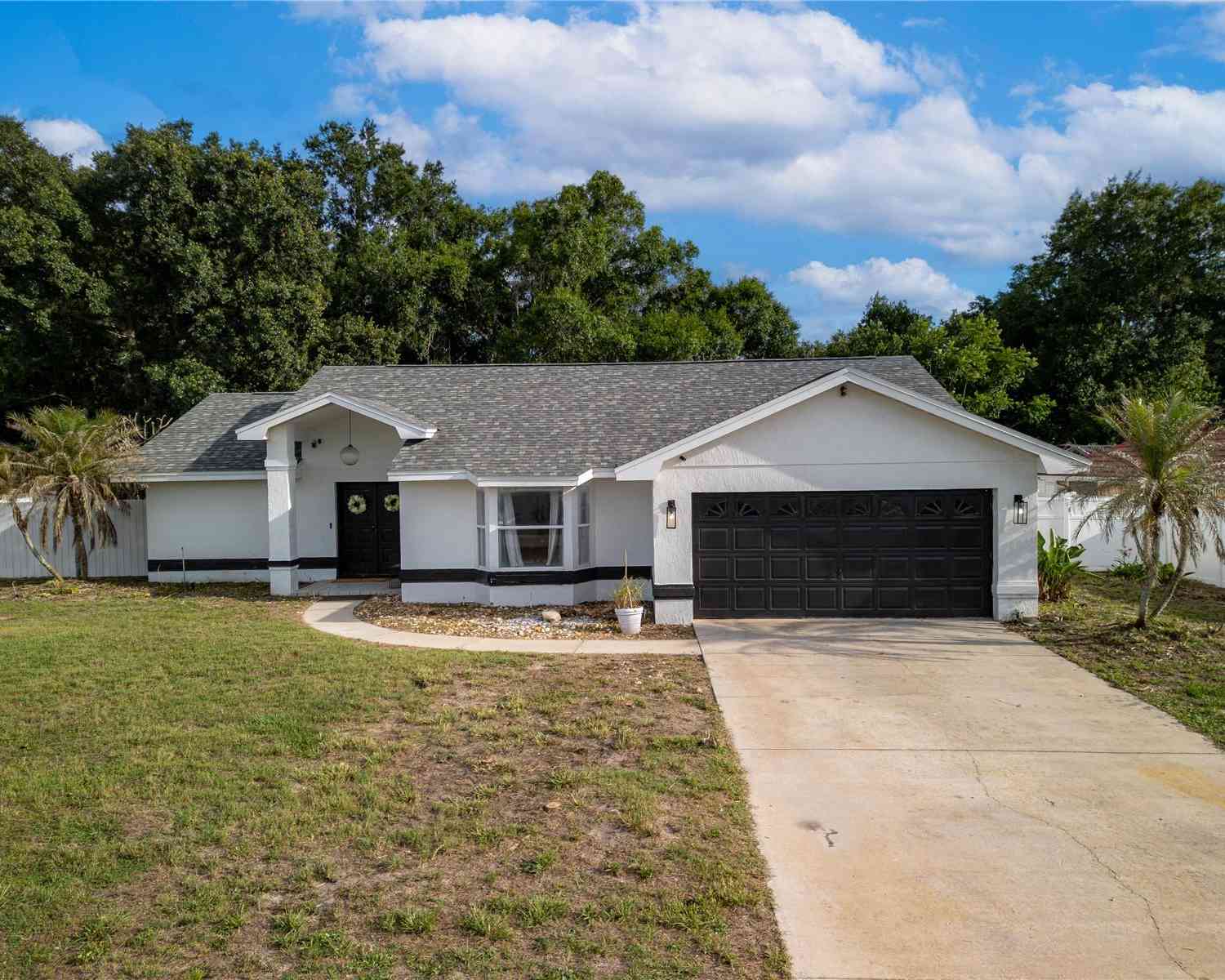 Homes For Sale - 352 Vail Drive<br/> WINTER HAVEN, FL 33884
