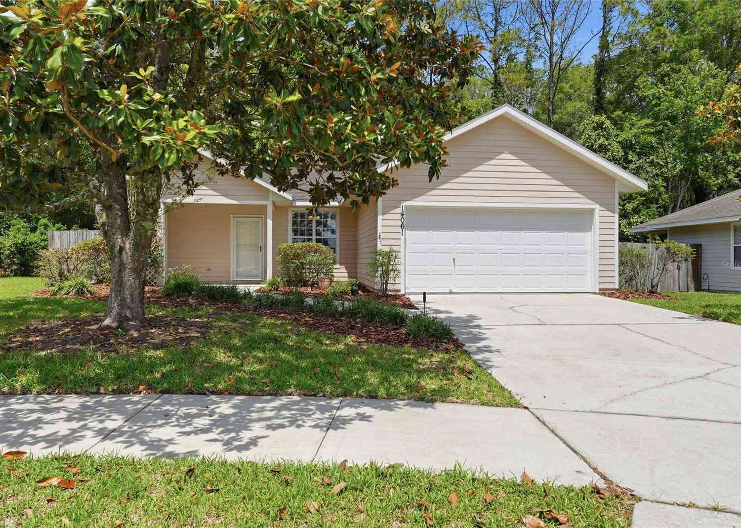Homes For Sale - 14061 NW 9th Road<br/> NEWBERRY, FL 32669