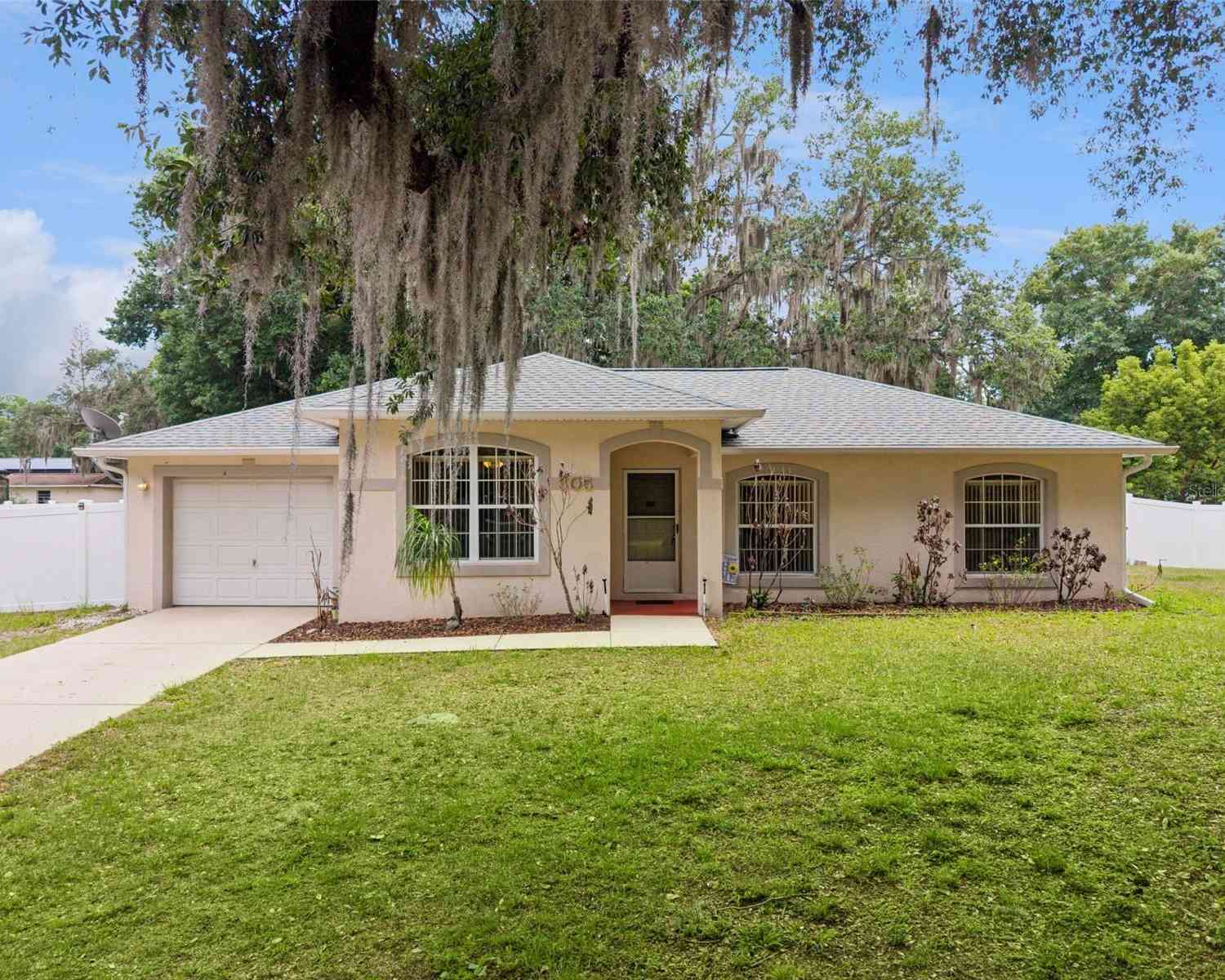 Homes For Sale - 305 E 5th Street<br/> Osceola County, Saint Cloud, FL 34769