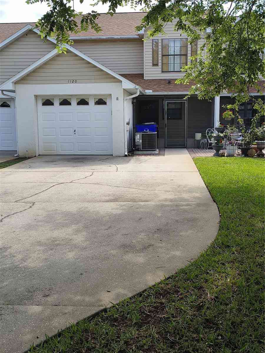 Townhouse For Sale - 1120 N Illinois Avenue<br/> Osceola County, Saint Cloud, FL 34769