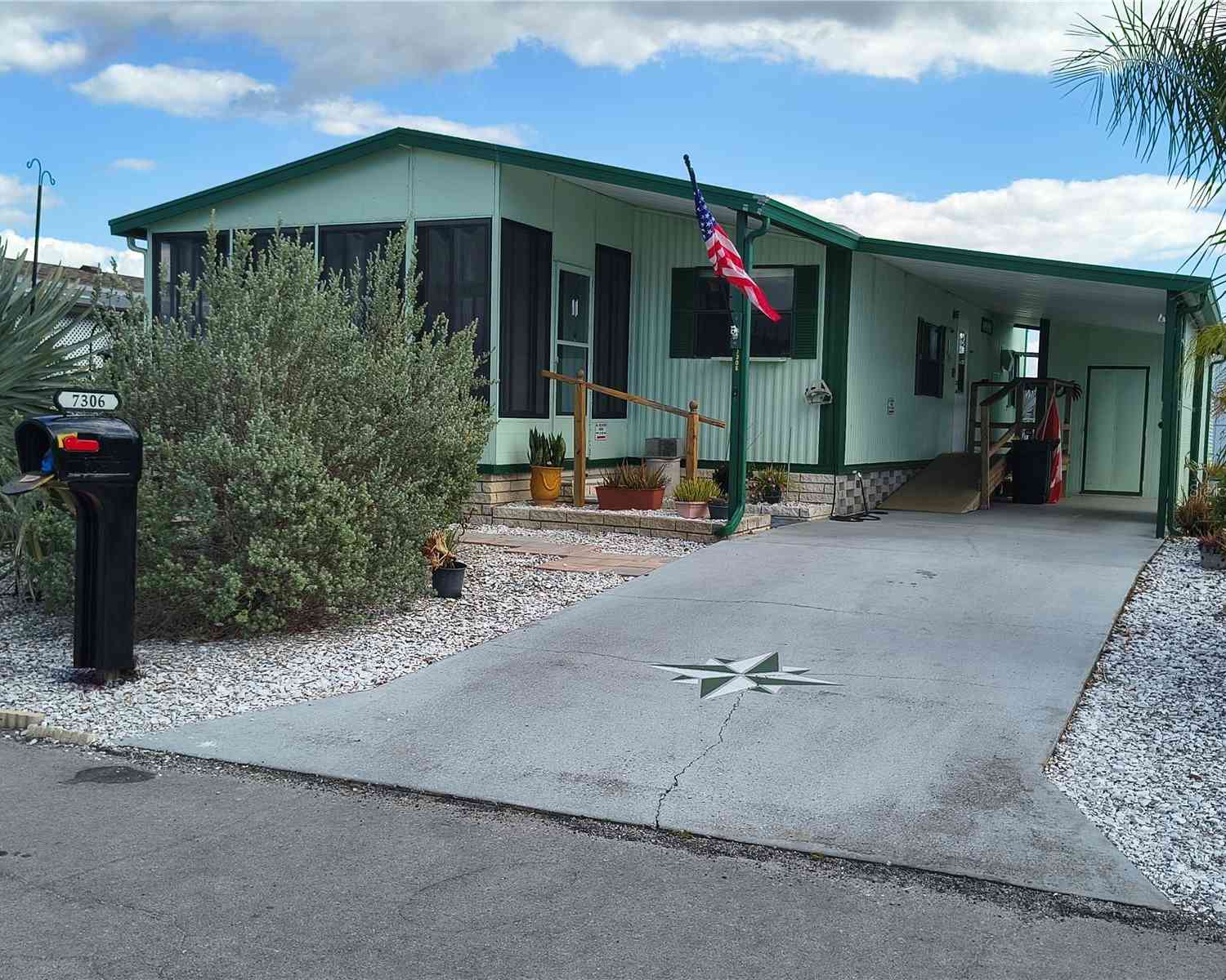 Mobile Home For Sale - 7306 Grand Pine Drive<br/> HUDSON, FL 34667