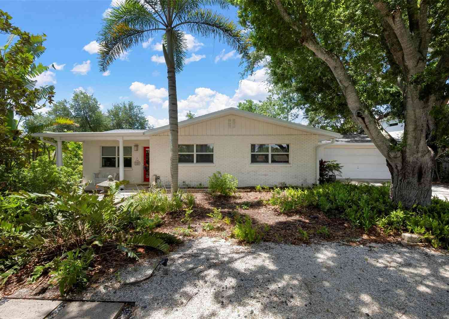 Homes For Sale - 417 Baycrest Drive<br/> VENICE, FL 34285