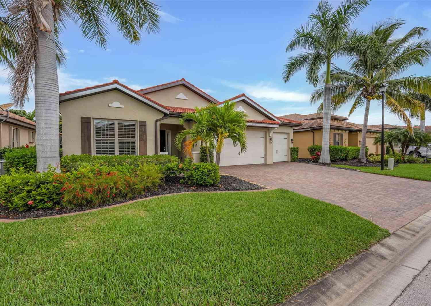 Homes For Sale - 8720 Westwood Oaks Place<br/> FORT MYERS, FL 33908