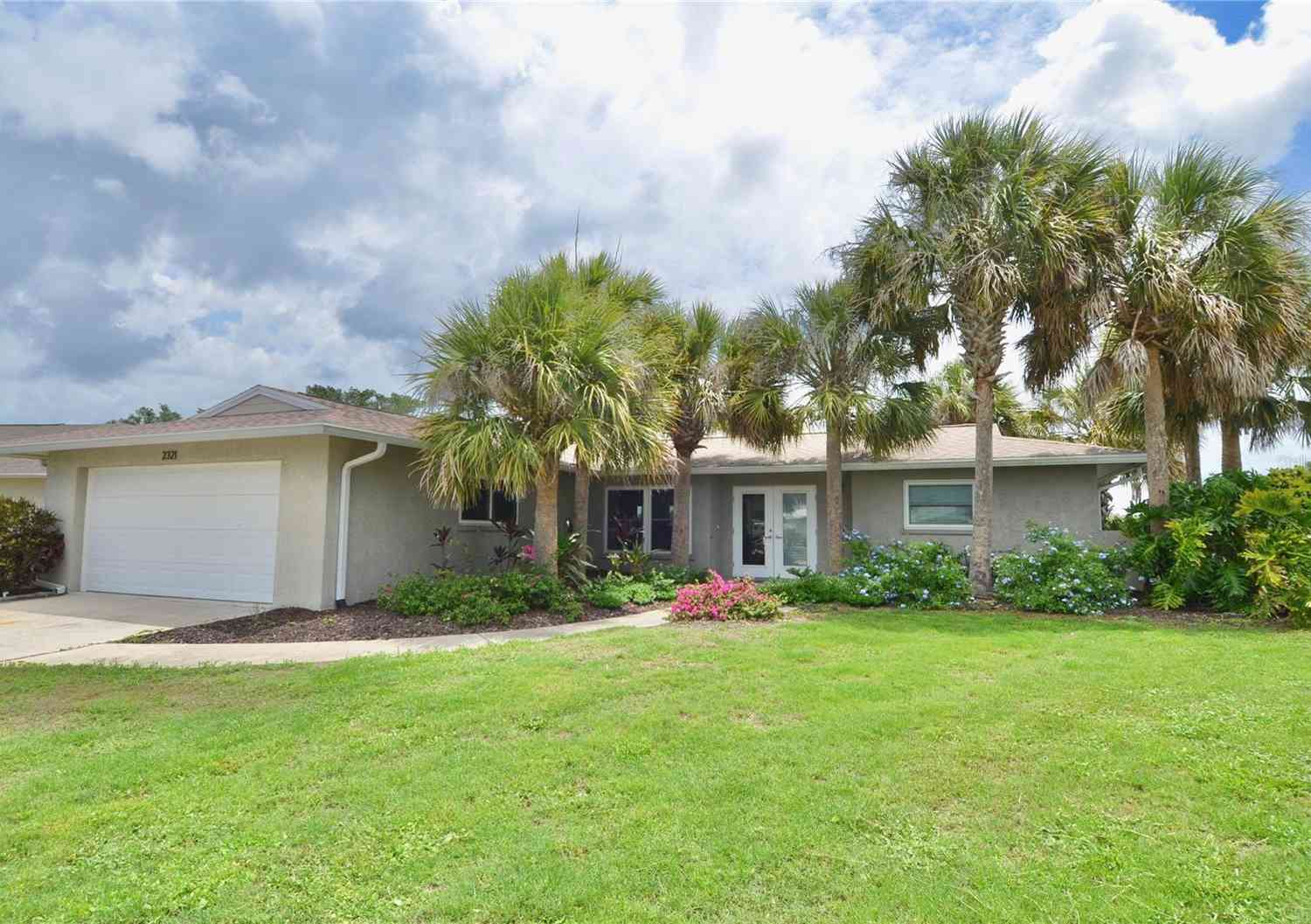 Homes For Sale - 2321 Sandlewood Drive<br/> VENICE, FL 34293