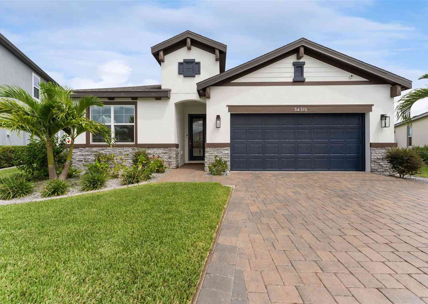 Homes For Sale - 34315 Radley Way<br/> Wesley Chapel, FL 33545
