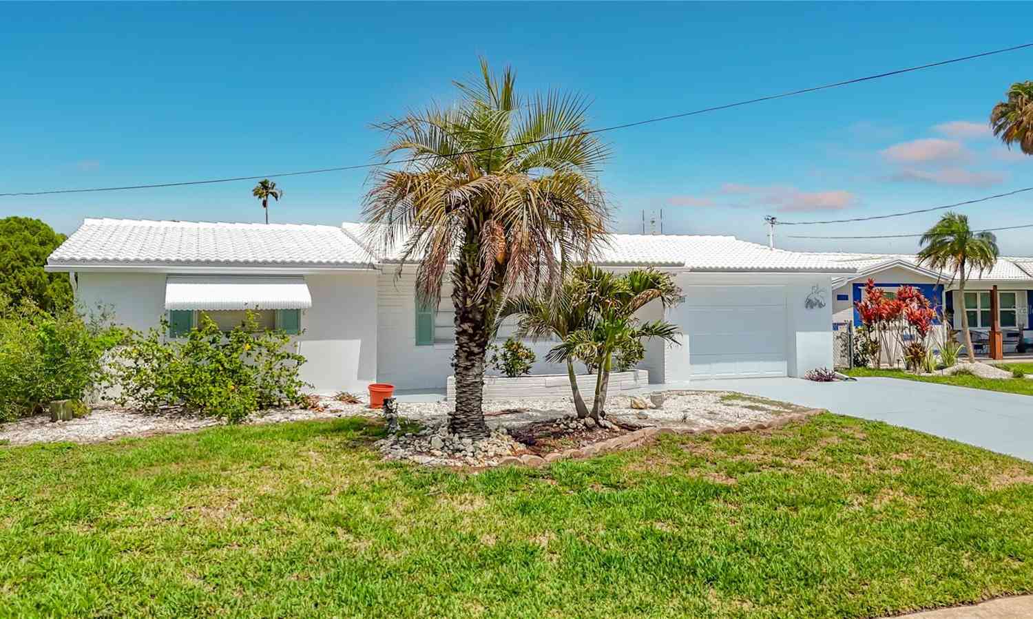 Homes For Sale - 12524 5th Isle<br/> HUDSON, FL 34667