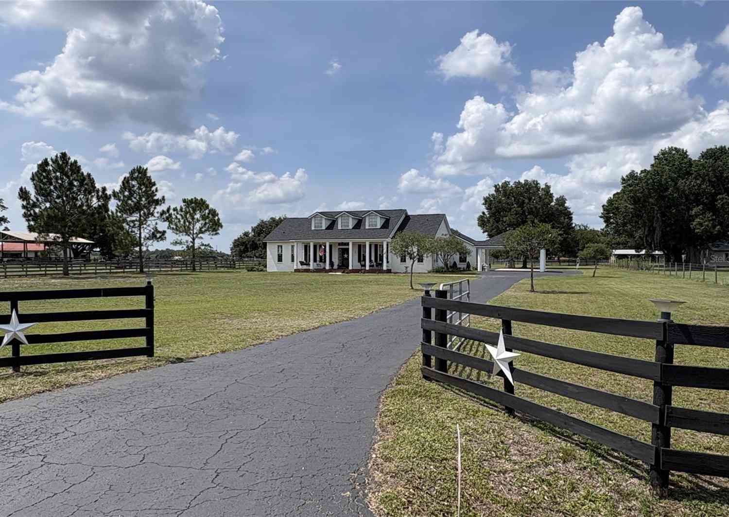 Homes For Sale - 18622 Dorman Road<br/> Hillsborough County County, LITHIA, FL 33547
