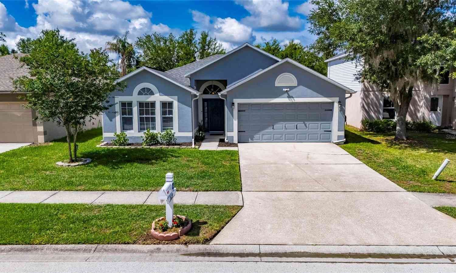 Homes For Sale - 31620 Loch Aline Drive<br/> Wesley Chapel, FL 33545