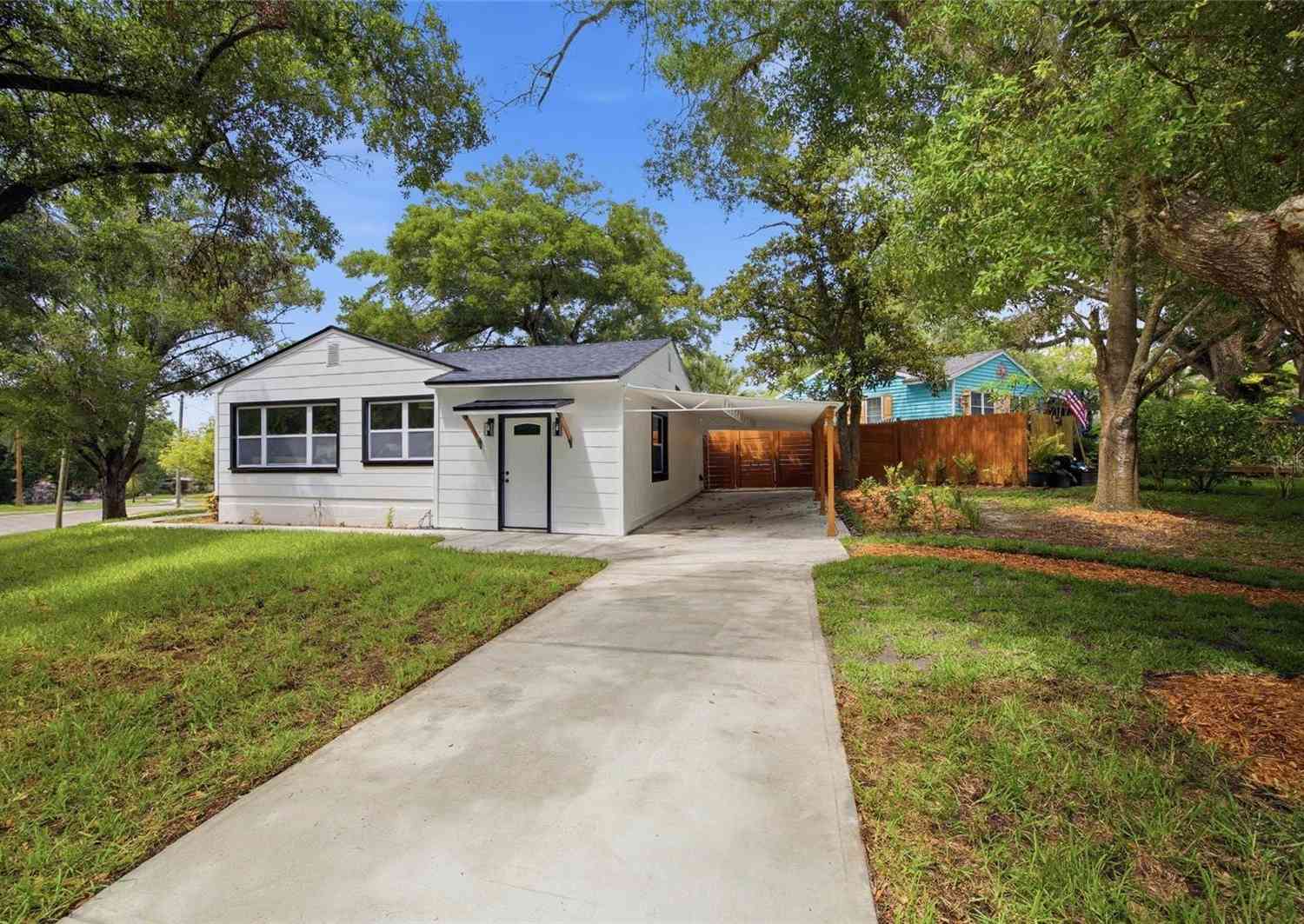 Homes For Sale - 2102 E Howell Street<br/> Hillsborough County County, Tampa, FL 33610