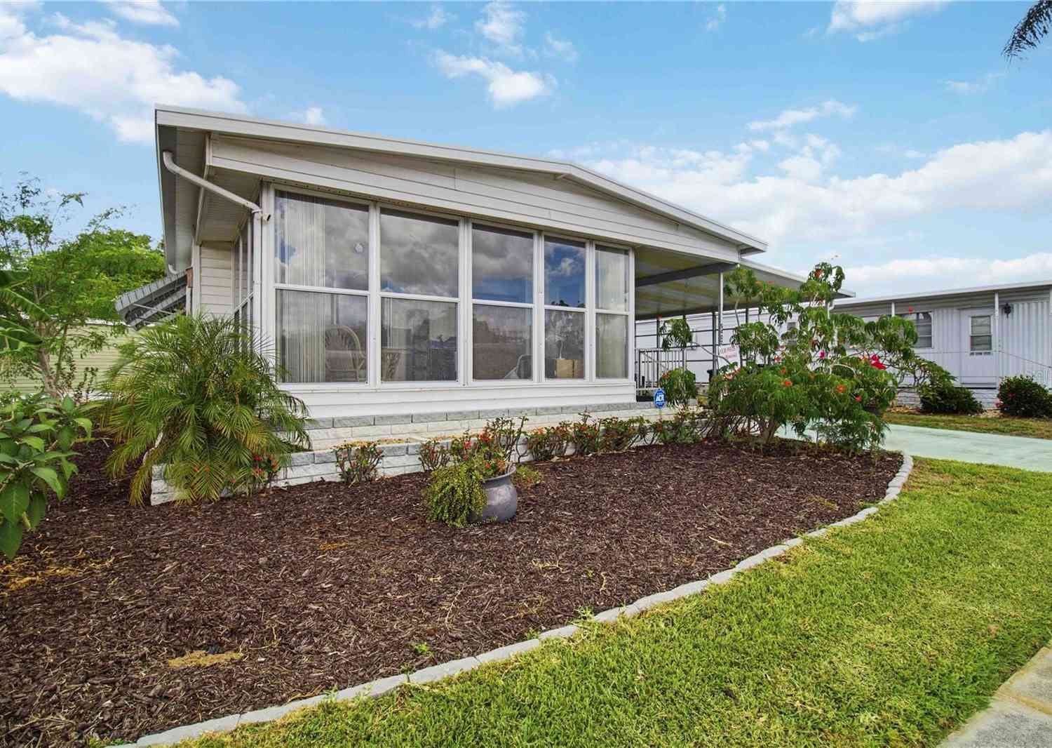 Mobile Home For Sale - 5402 Chateau Lane<br/> Manatee County, BRADENTON, FL 34207