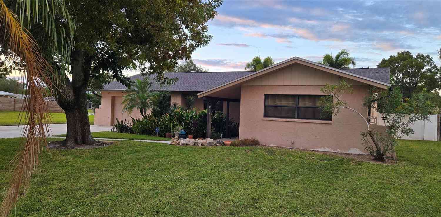 Homes For Sale - 1031 Averly Street<br/> Lee County, FORT MYERS, FL 33919
