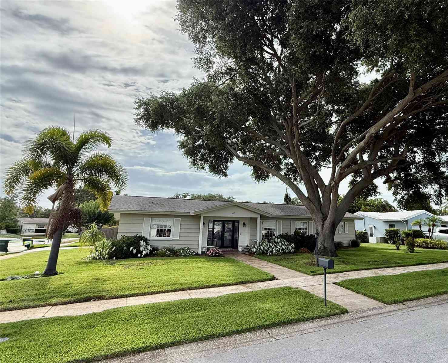 Homes For Sale - 1853 Paradise Lane<br/> Pinellas County, CLEARWATER, FL 33756
