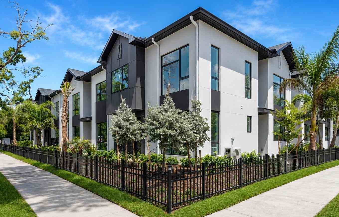 Townhouse For Sale - 3601 1st Avenue #1A<br/> Saint Petersburg, FL 33713