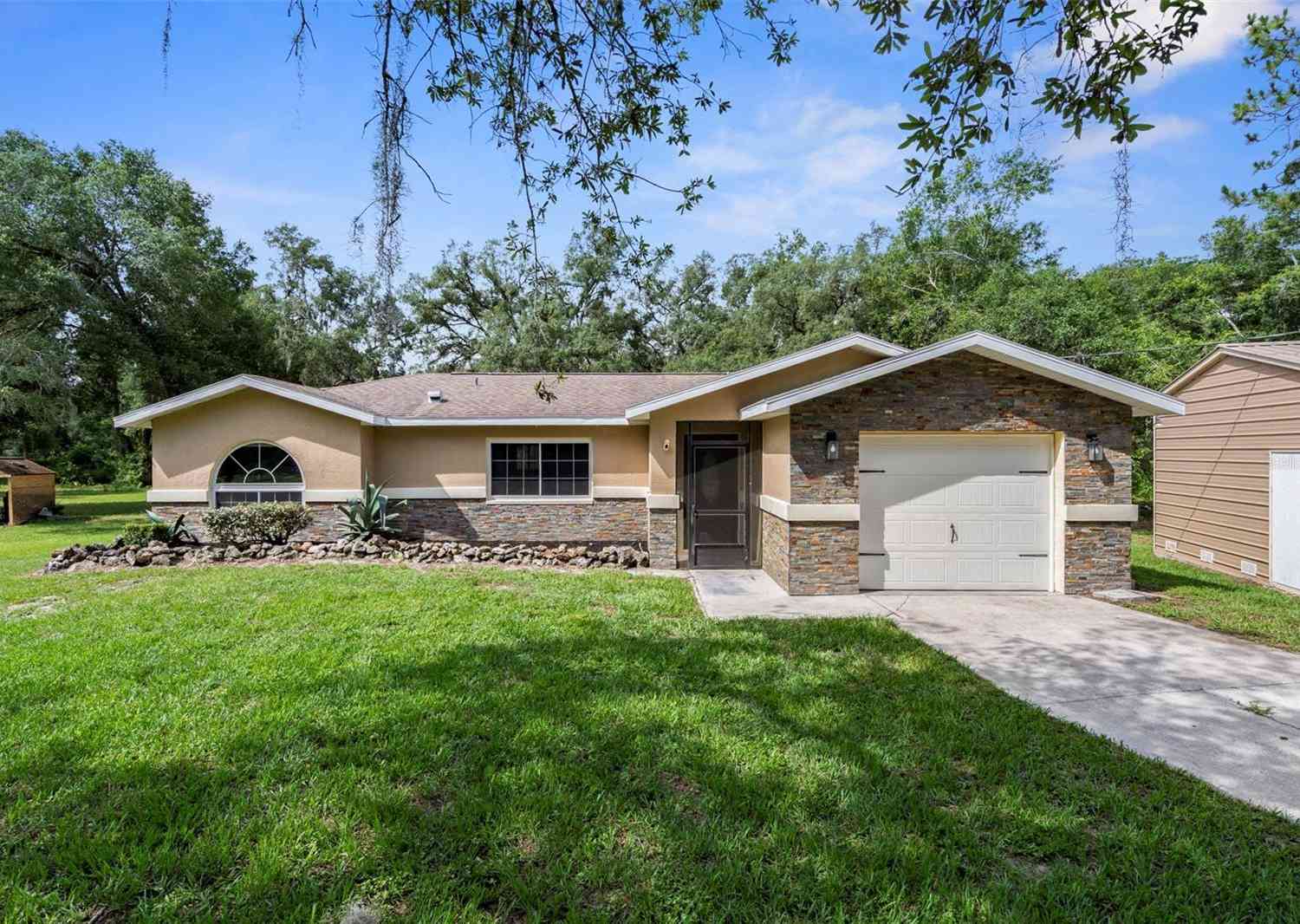 Homes For Sale - 35362 Ranchette Boulevard<br/> Hernando County, WEBSTER, FL 33597