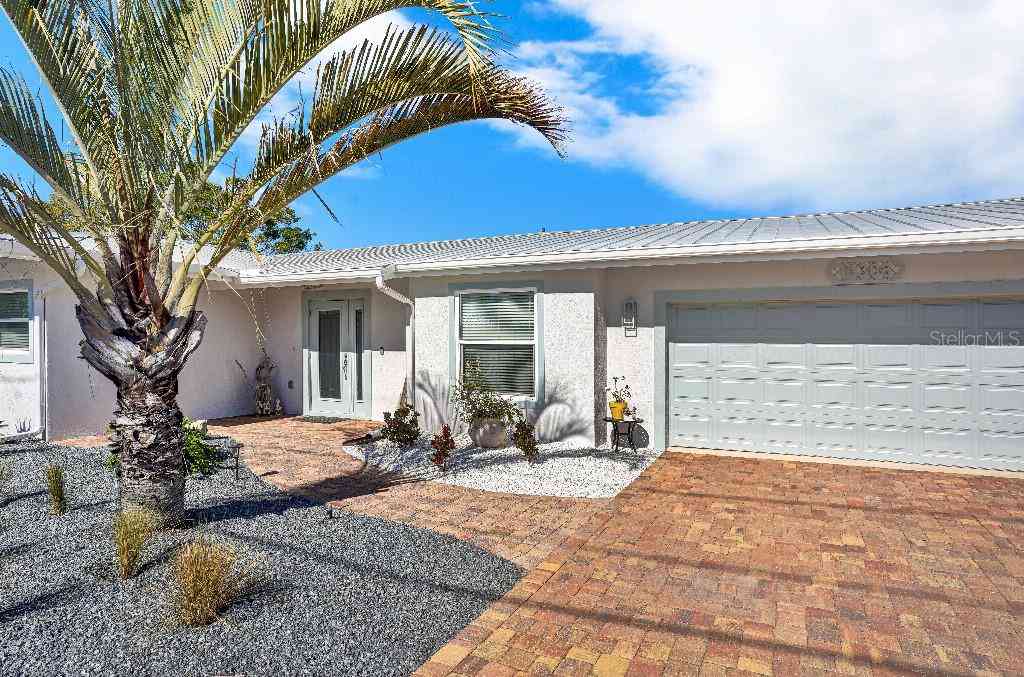 Homes For Sale - 10308 Sandpiper Road<br/> BRADENTON, FL 34209