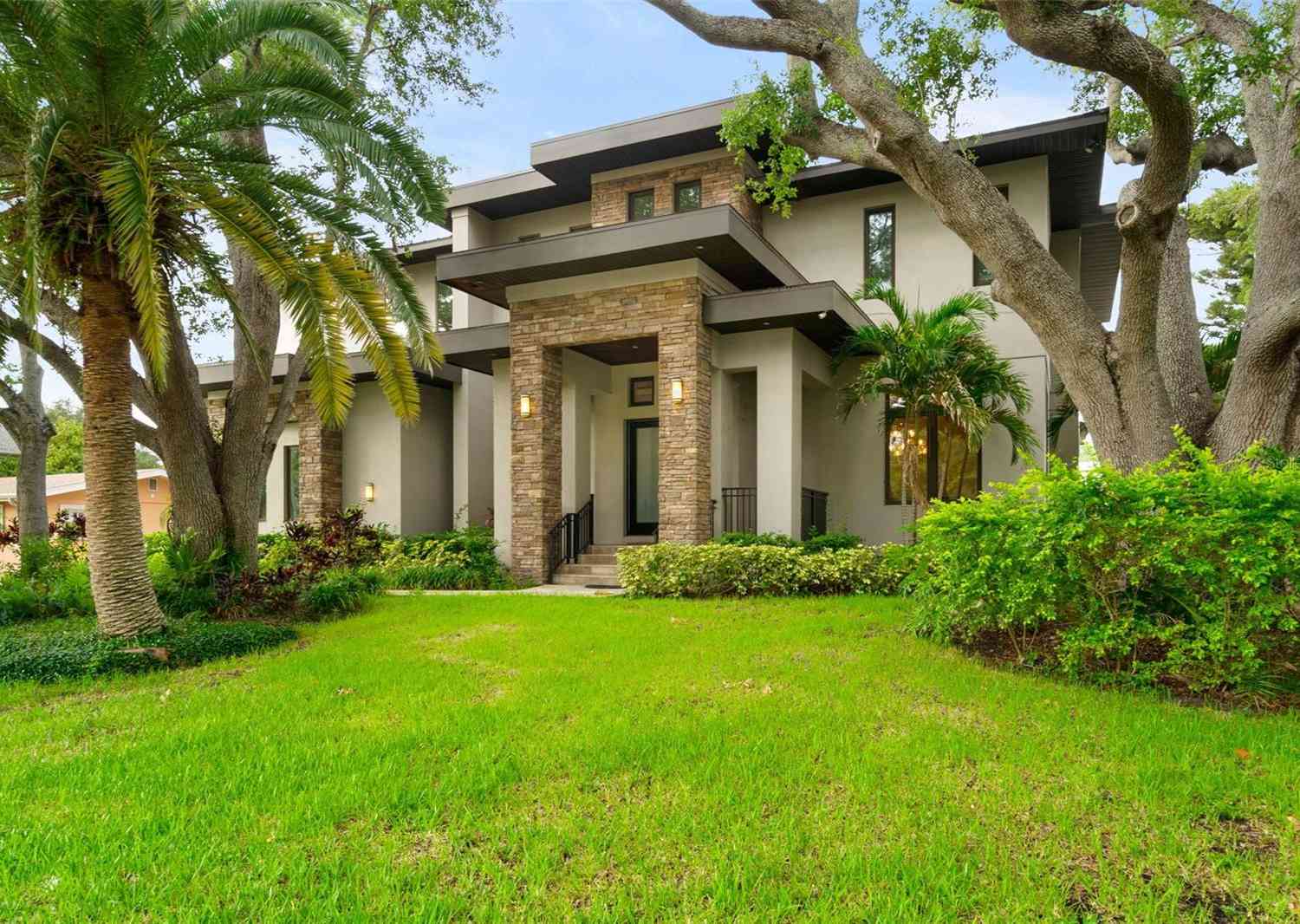 Homes For Sale - 4905 W Spring Lake Drive<br/> Hillsborough County County, Tampa, FL 33629