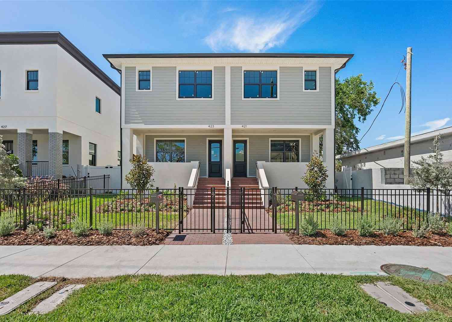 Townhouse For Sale - 423 11th Avenue<br/> Saint Petersburg, FL 33701