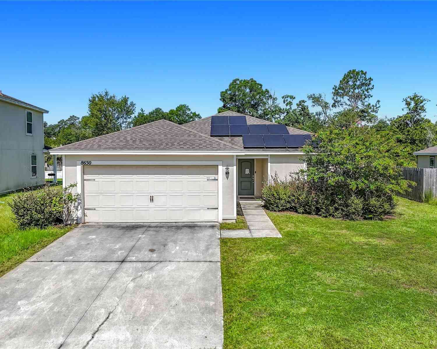 Homes For Sale - 8650 Lake George Circle<br/> MACCLENNY, FL 32063