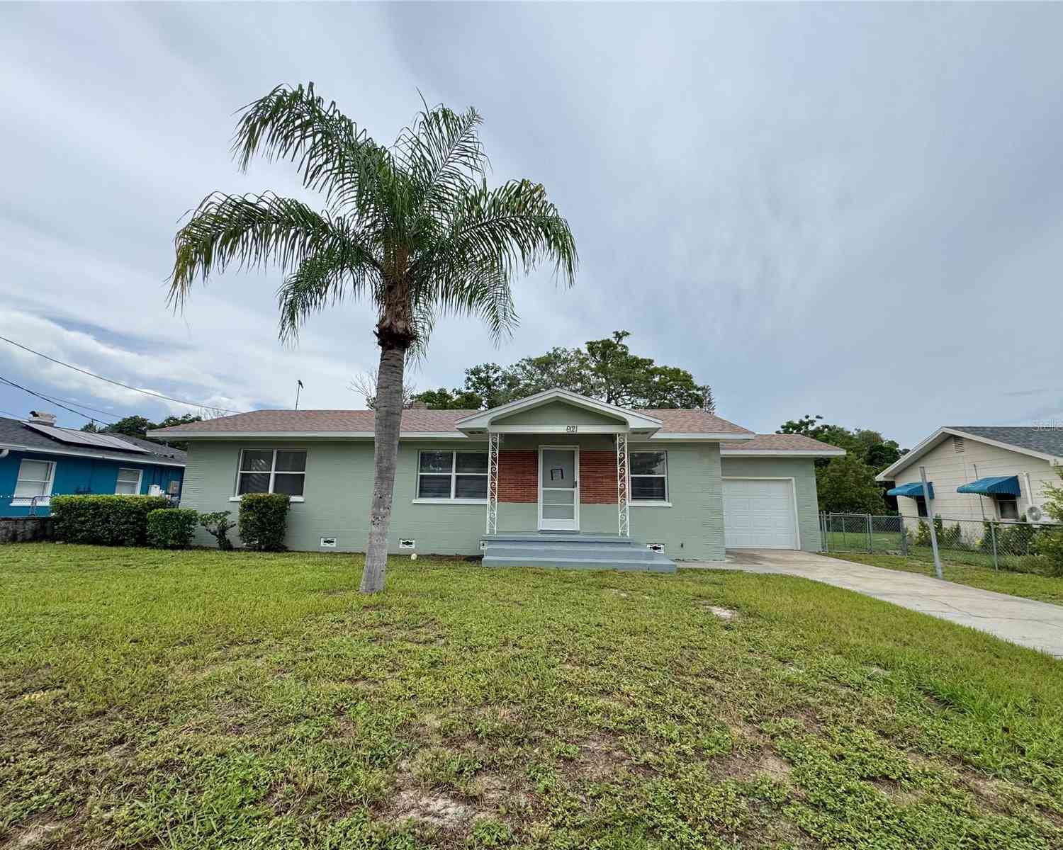 Homes For Sale - 921 Avenue E<br/> WINTER HAVEN, FL 33881