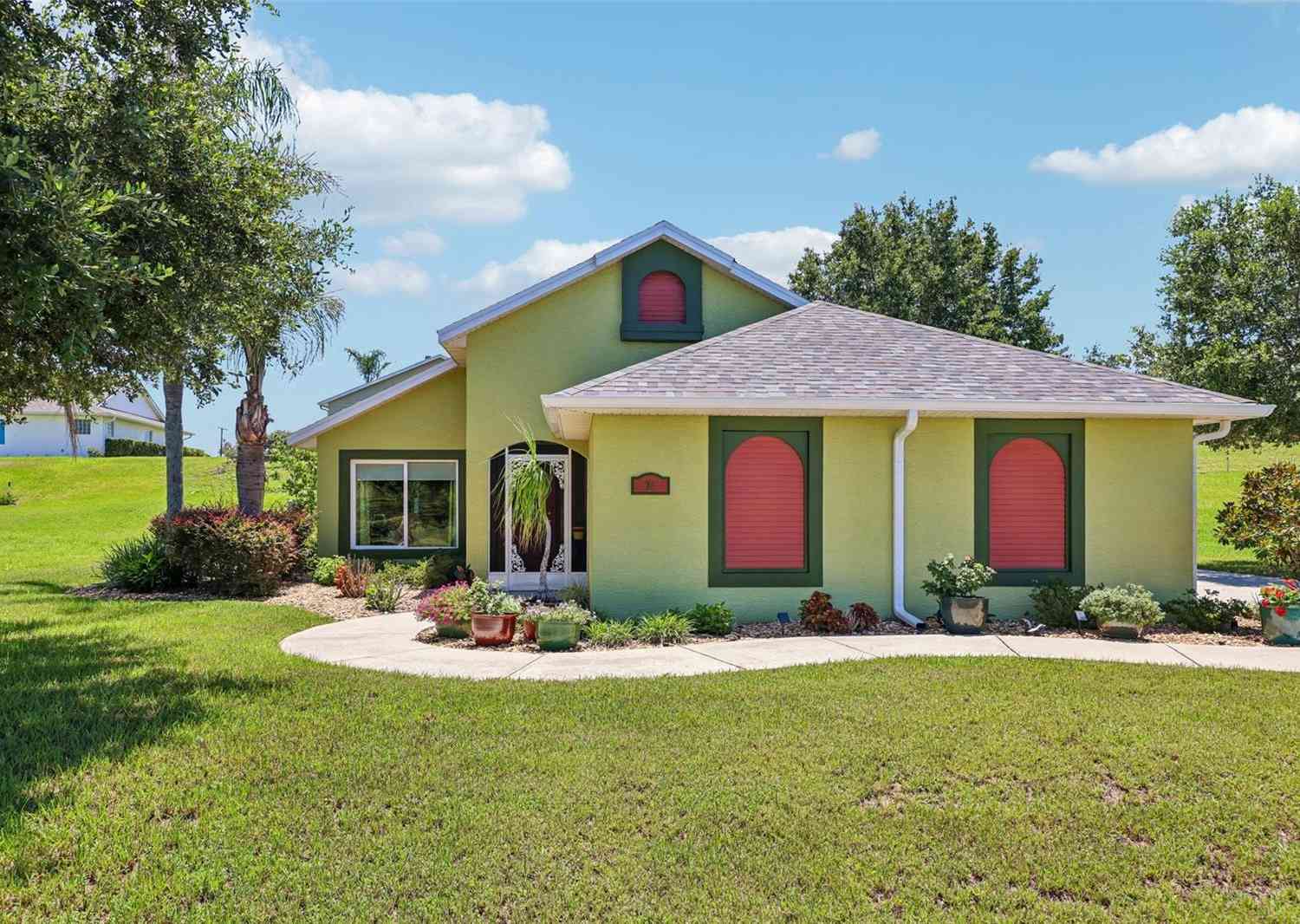 Homes For Sale - 76 Fairway Circle<br/> Umatilla, FL 32784