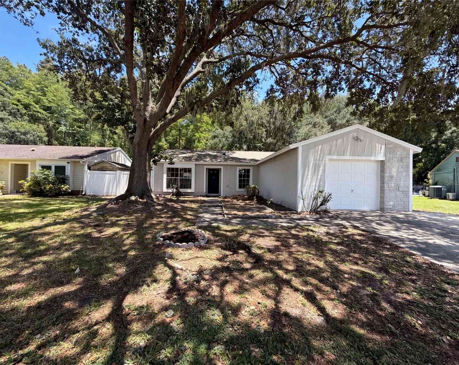 Homes For Sale - 5720 Kneeland Lane<br/> Tampa, FL 33625