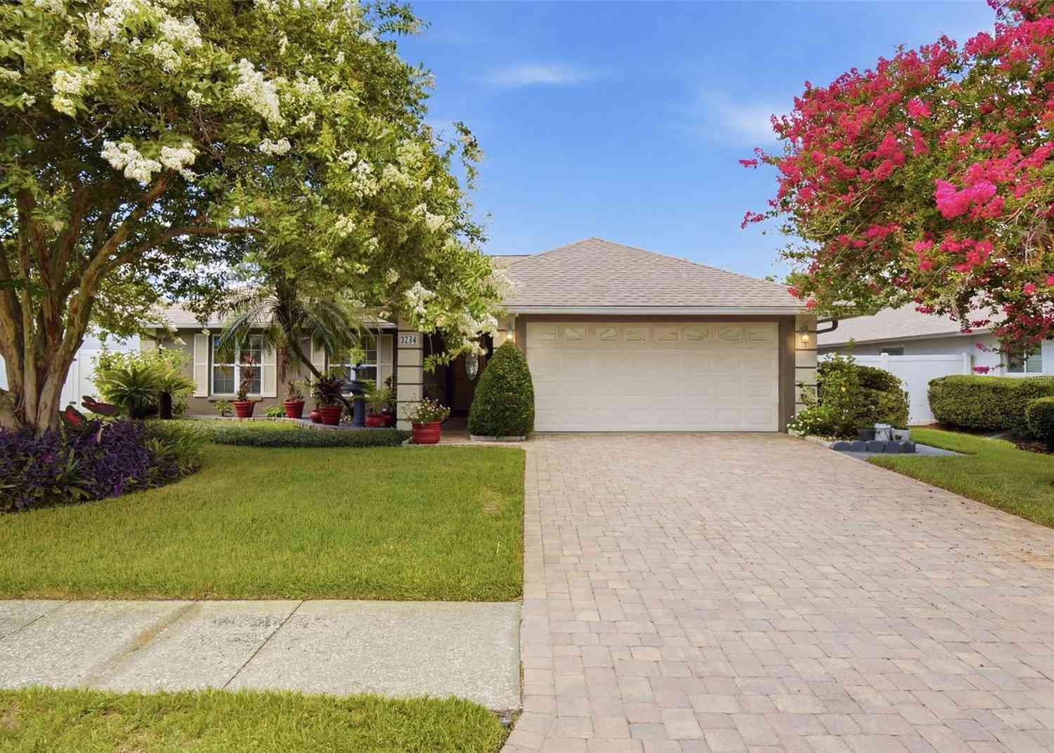 Homes For Sale - 5113 Pennsbury Drive<br/> Tampa, FL 33624