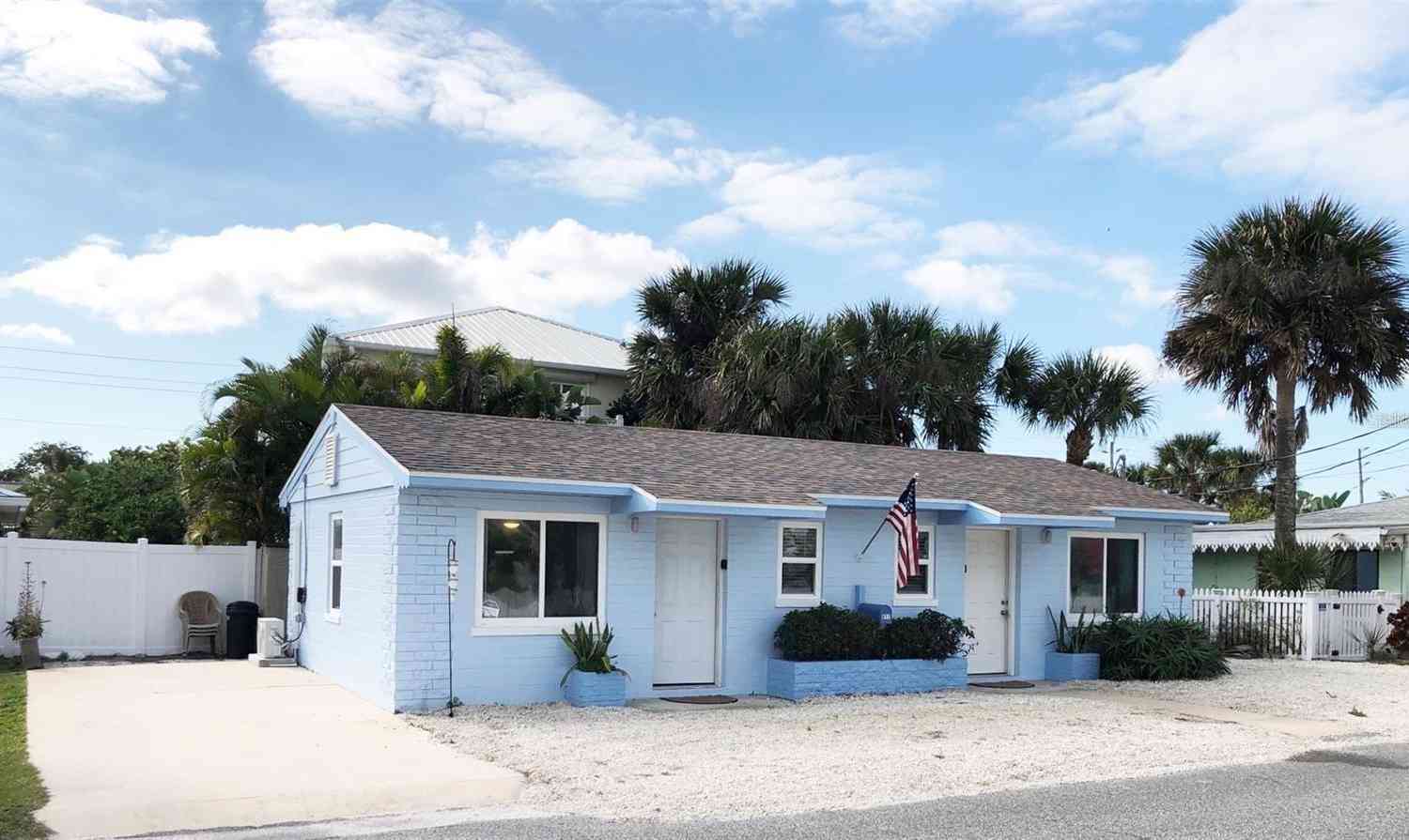 Homes For Sale - 411 Esther Street<br/> NEW SMYRNA BEACH, FL 32169
