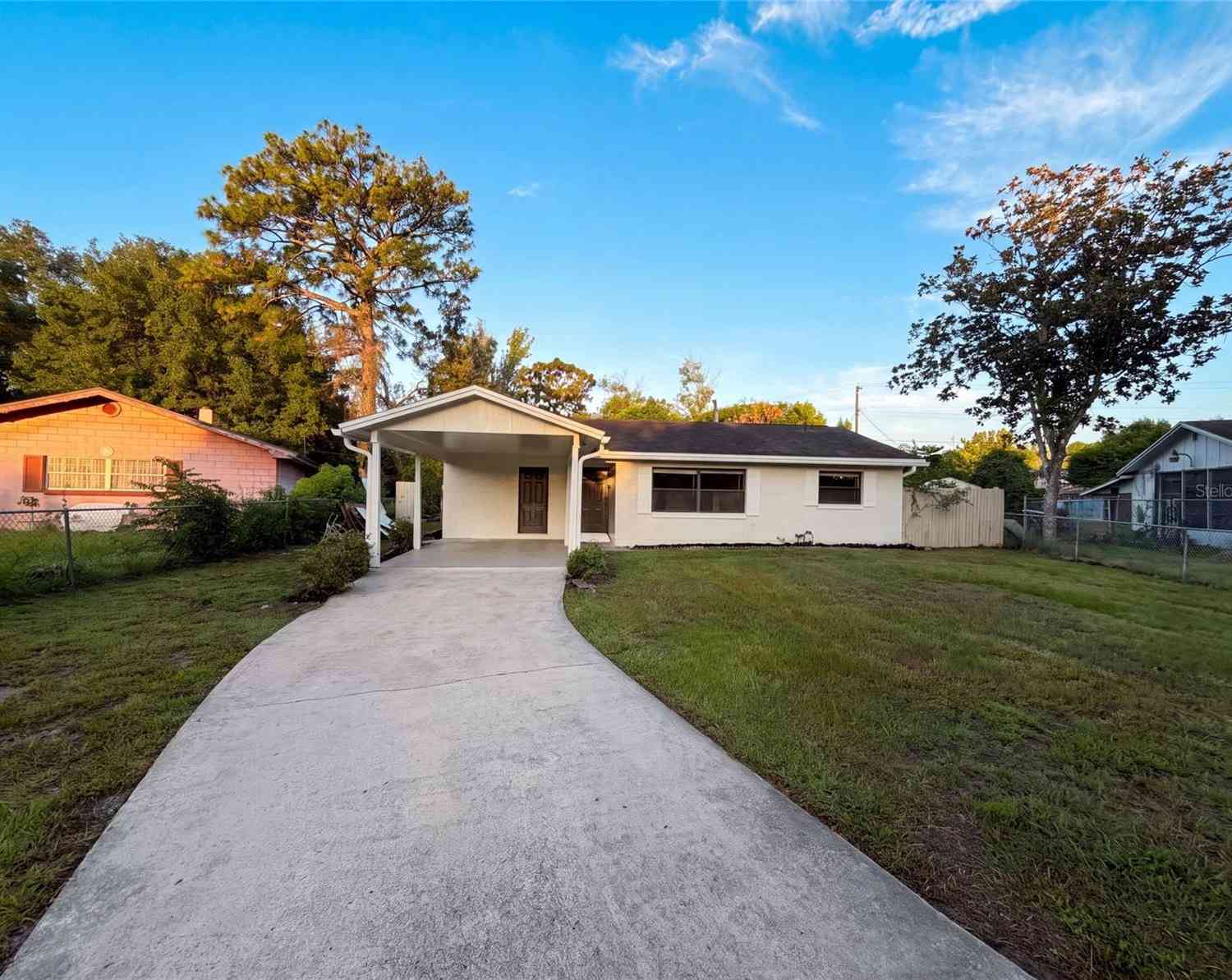 Homes For Sale - 722 Virginia Lane<br/> APOPKA, FL 32703