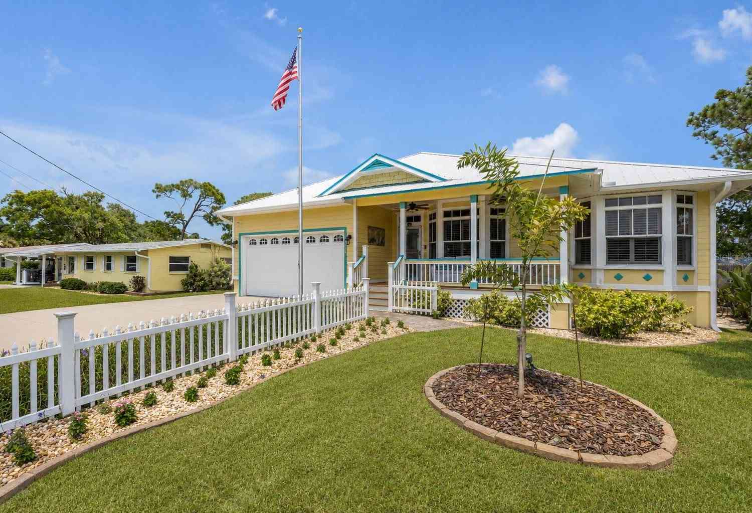 Homes For Sale - 521 S Peninsula Avenue<br/> NEW SMYRNA BEACH, FL 32169