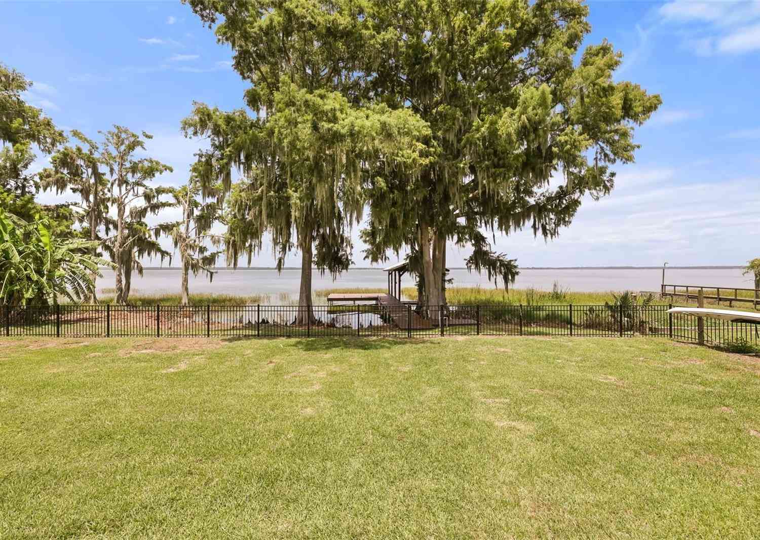 Homes Under Contract - 32749 Lake Eustis Drive<br/> TAVARES, FL 32778