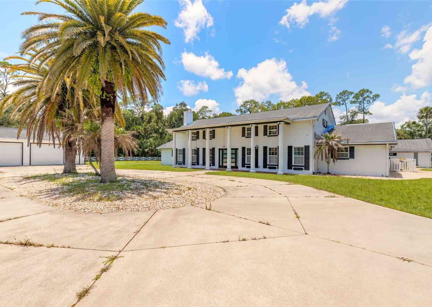 Homes For Sale - 2015 Halifax Drive<br/> PORT ORANGE, FL 32128