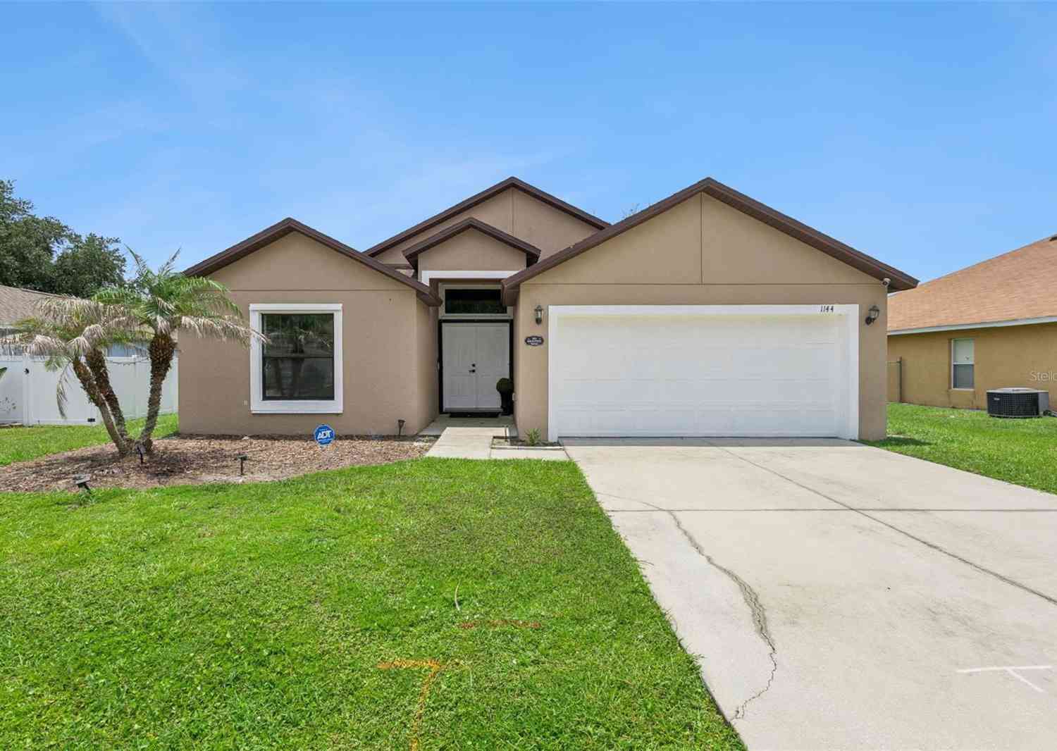 Homes For Sale - 1144 Cambourne Dr<br/> KISSIMMEE, FL 34758