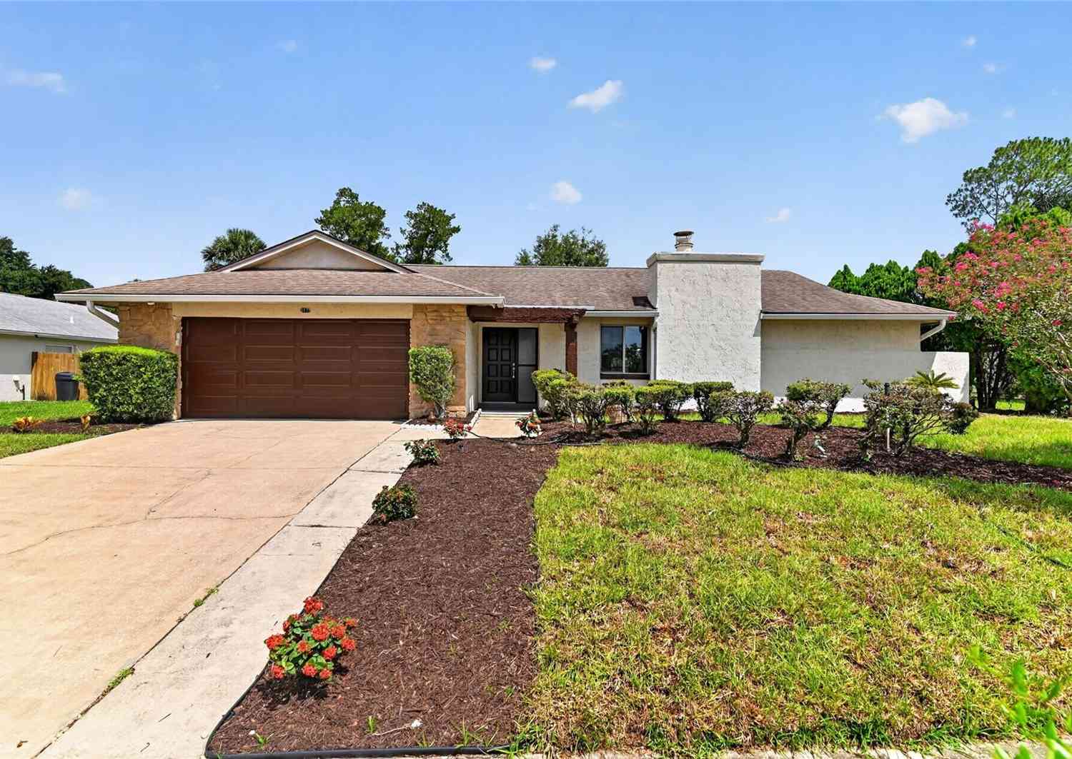 Homes For Sale - 3179 Foxwood Dr<br/> APOPKA, FL 32703