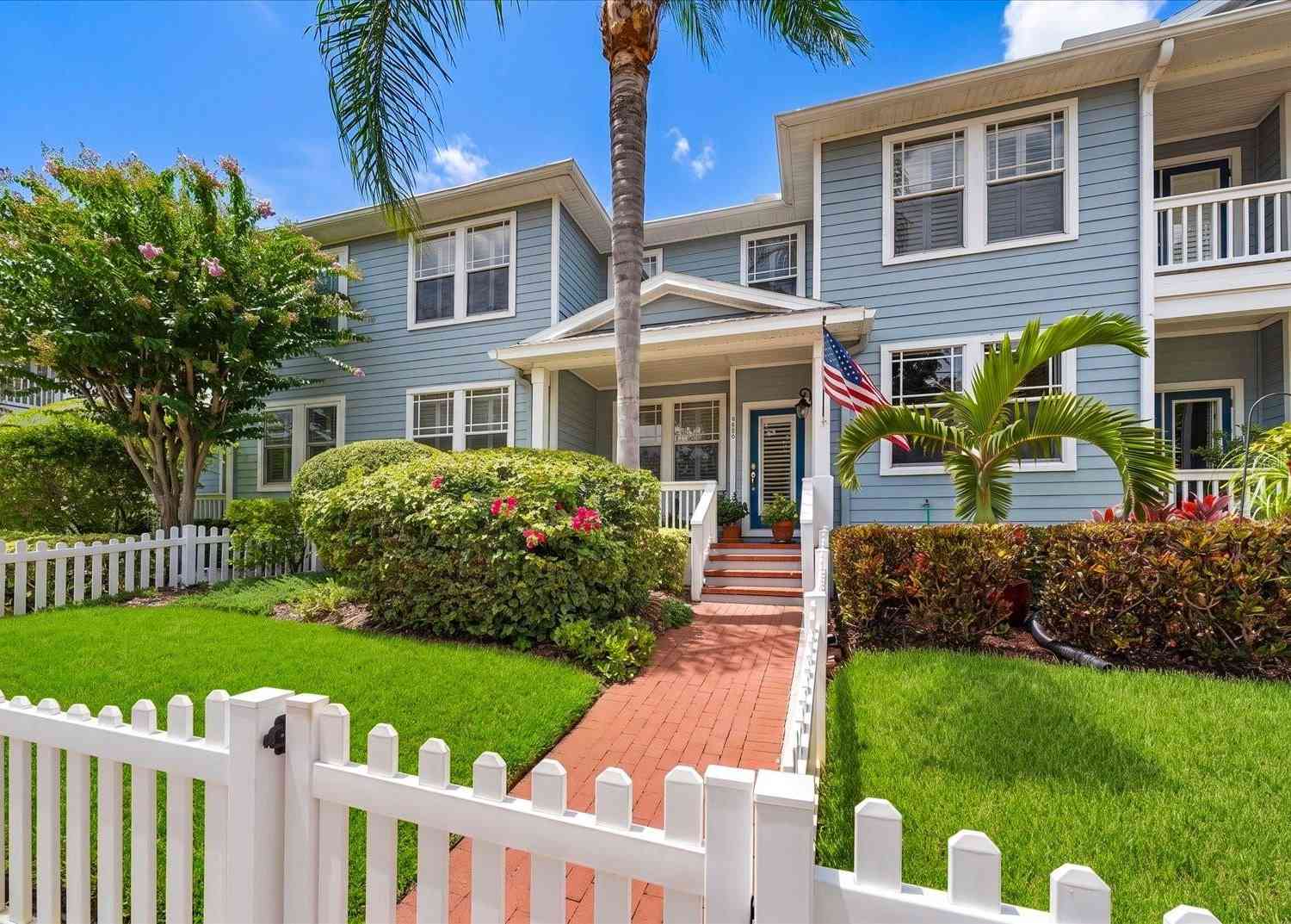 Townhouse For Sale - 250 2nd Avenue<br/> LARGO, FL 33770
