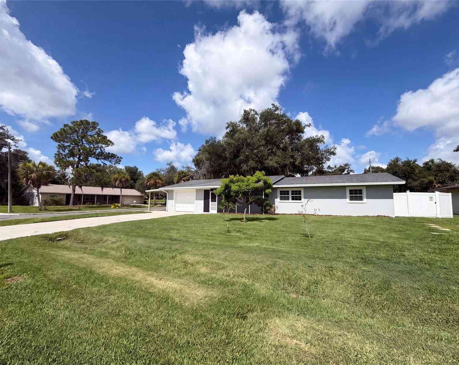 Homes For Sale - 1823 Lori Lane<br/> LAKELAND, FL 33801