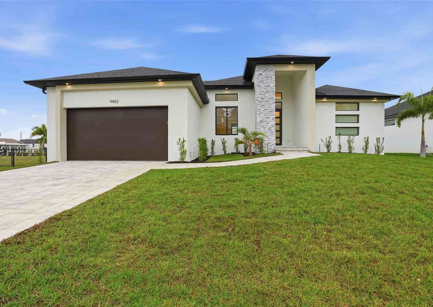 Homes For Sale - 9402 Arrid Circle<br/> PORT CHARLOTTE, FL 33981