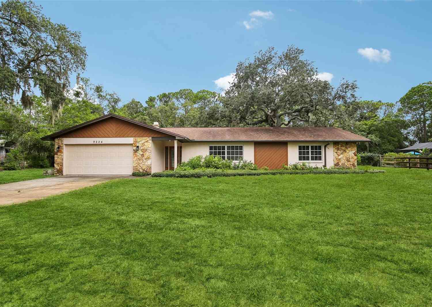 Homes For Sale - 9224 Lakeview Drive<br/> New Port Richey, FL 34654