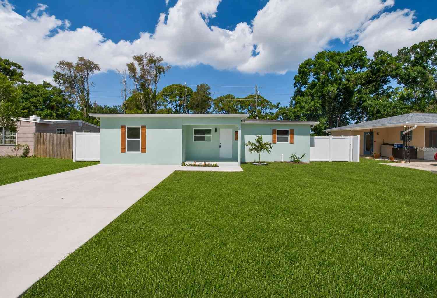 Homes For Sale - 106 Melody Lane<br/> LARGO, FL 33771