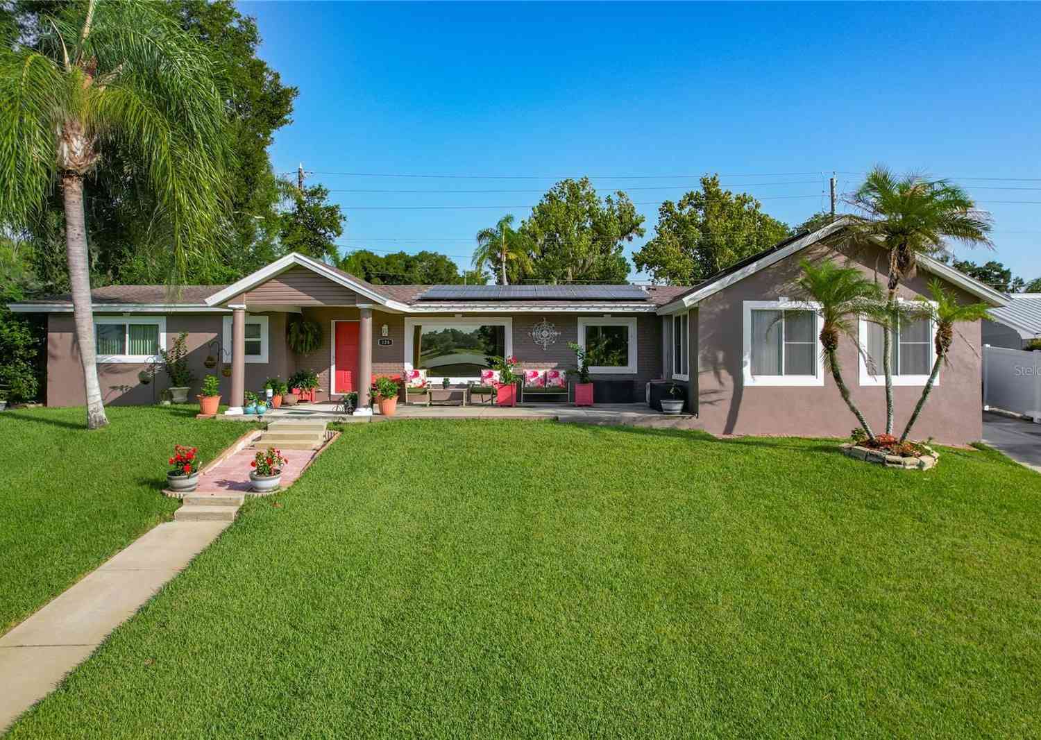 Homes For Sale - 128 N Lake Florence Drive<br/> WINTER HAVEN, FL 33884