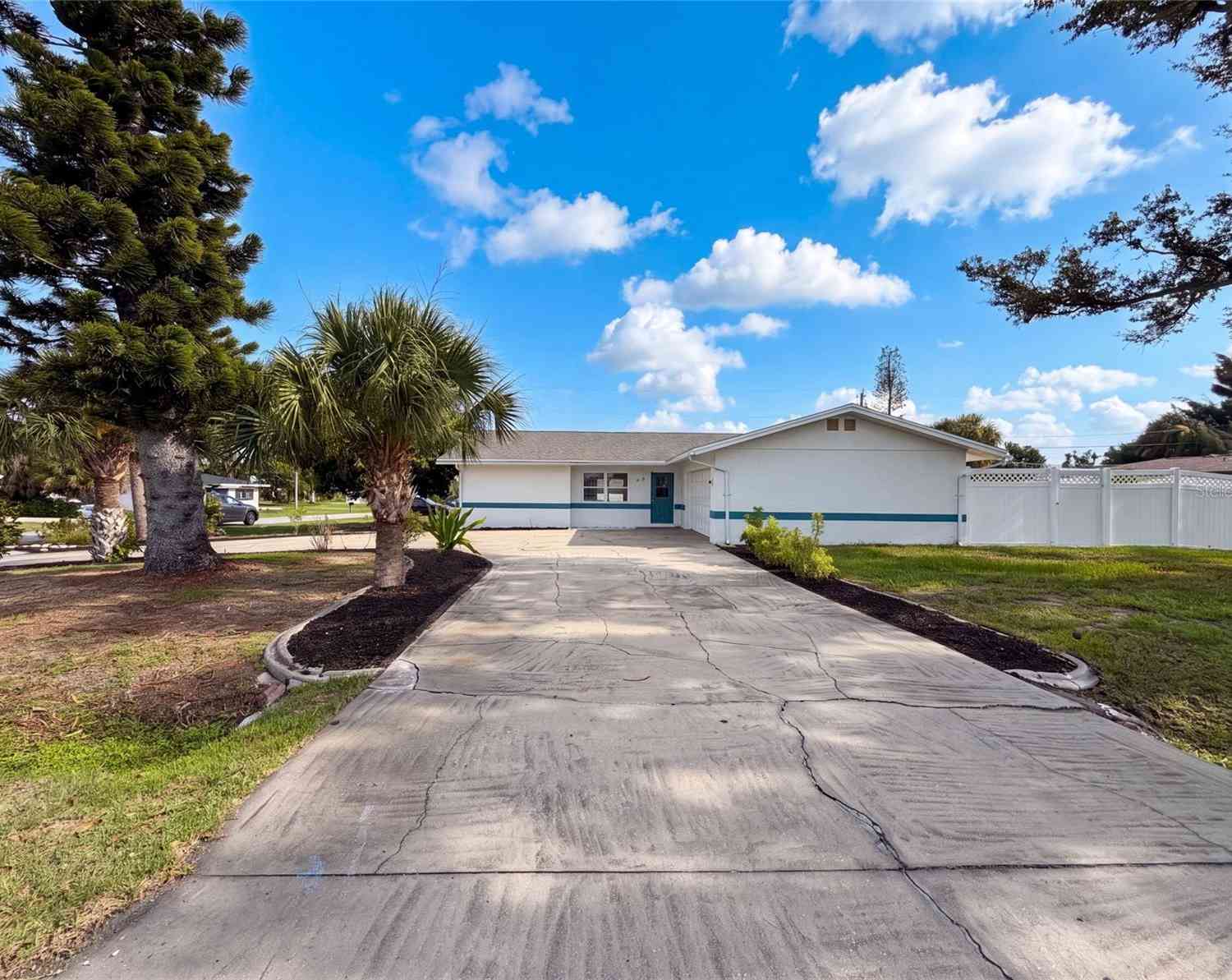 Homes For Sale - 1672 Jupiter Road<br/> VENICE, FL 34293