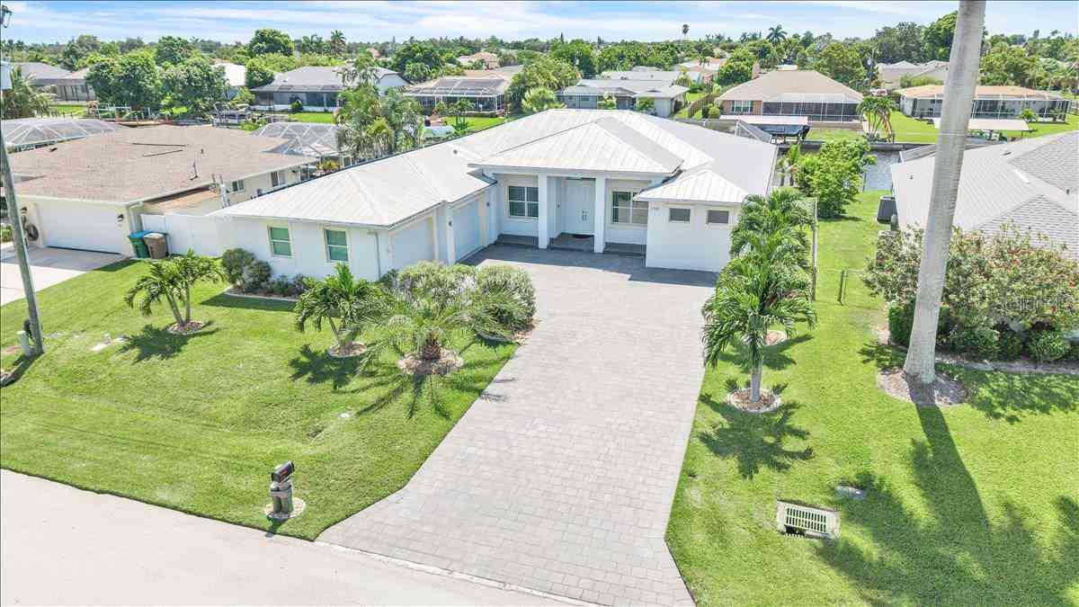 Homes For Sale - 2918 SE 10th Place<br/> CAPE CORAL, FL 33904