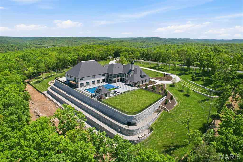 Homes For Sale - 300 Ridgecrest Drive<br/> Taney County, Branson, MO 65630