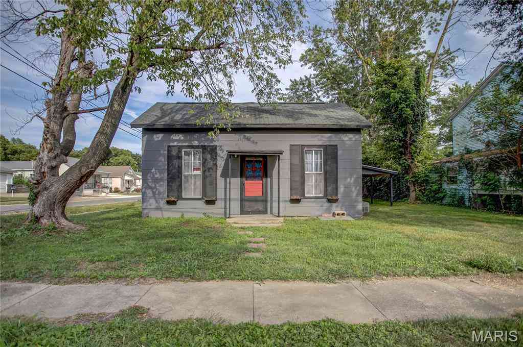 Homes For Sale - 205 Ayres Street<br/> White Hall, IL 62092
