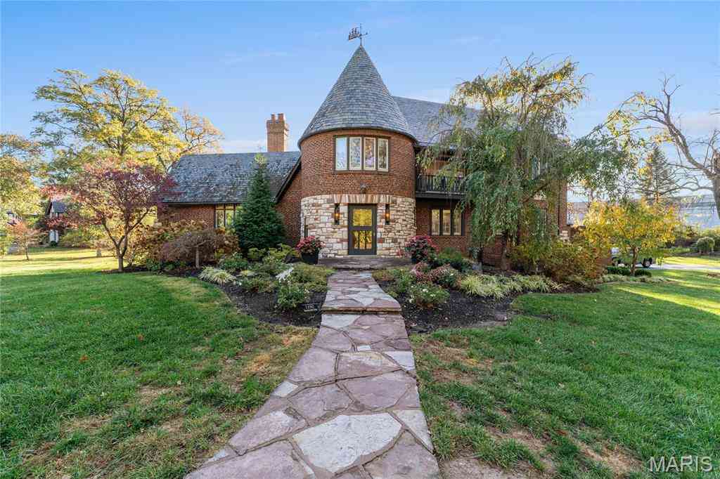 Homes For Sale - 1250 Hampton Park Drive<br/> Saint Louis, MO 63117
