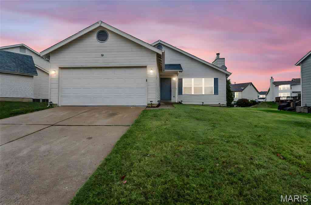 Homes For Sale - 14428 Williamsburg Manor Drive<br/> Florissant, MO 63034