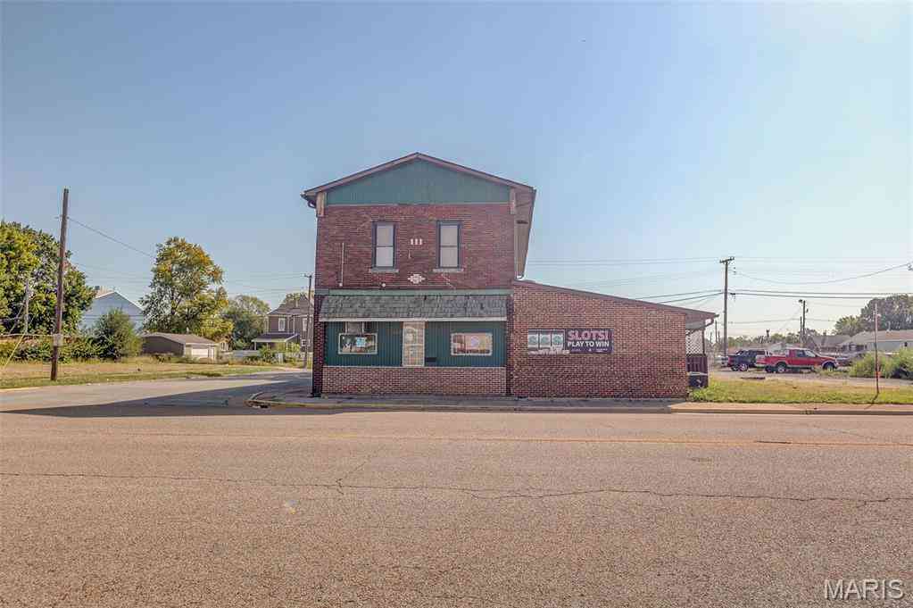 Homes For Sale - 1348 Madison Avenue<br/> Madison, IL 62060