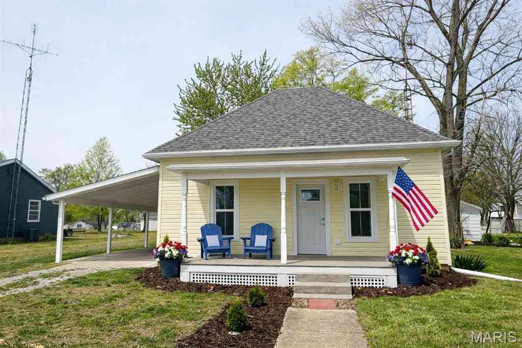 Homes For Sale - 113 E Maple Street<br/> Fayette County, Brownstown, IL 62418